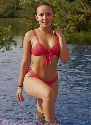 Larissa Manoela nude 7