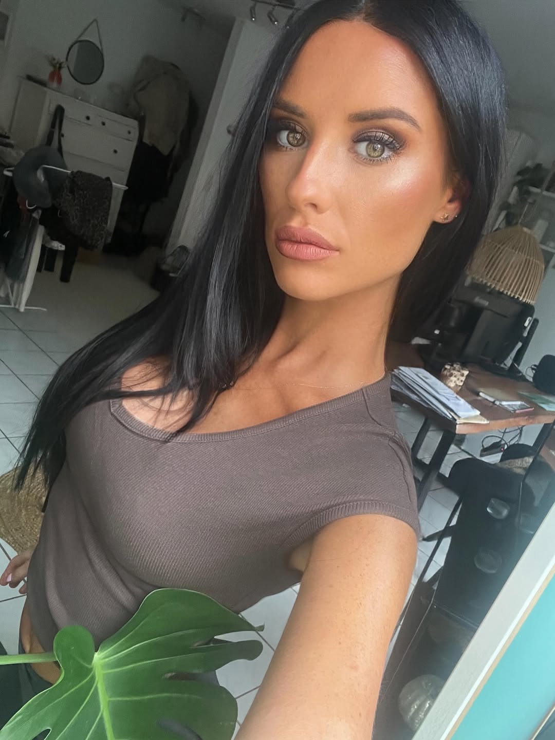 Larissa Schnepf nude 5