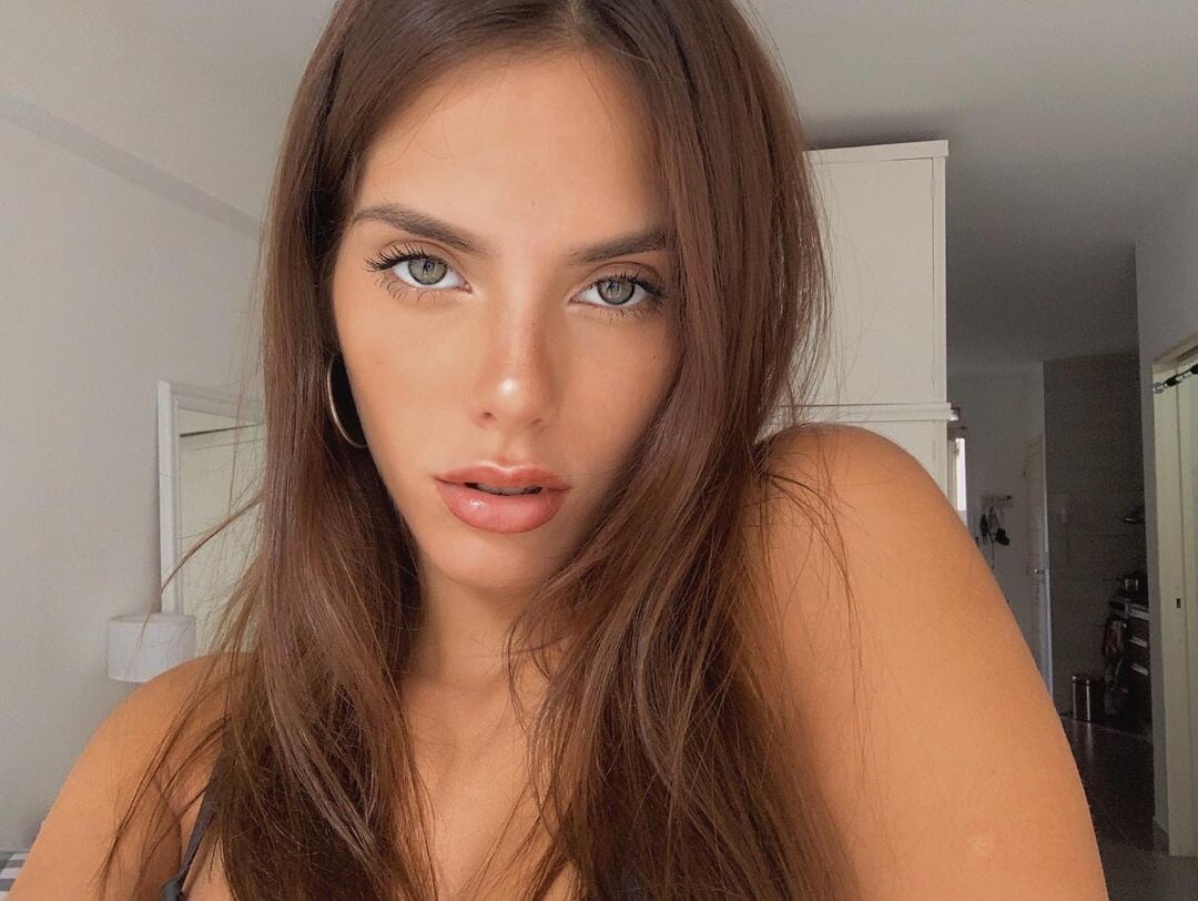 Laura Armella nude 3