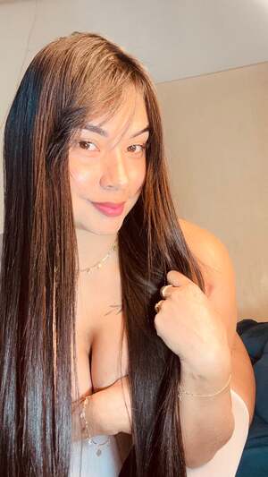 Laura Beatriz nude 4