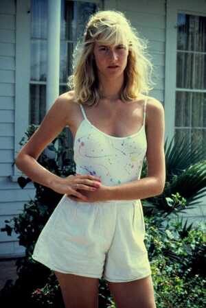 Laura Dern nude 3