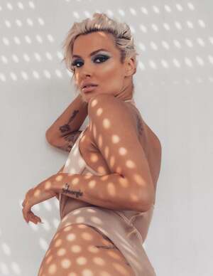 Laura Desiree nude 5