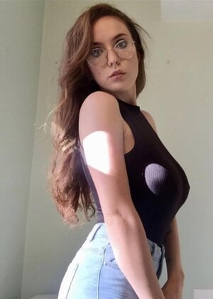 Laura Earnesty nude 12