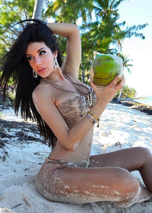 Laura Lempika nude 5
