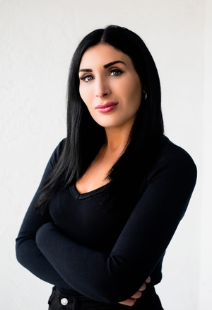 Laura Loomer nude 4