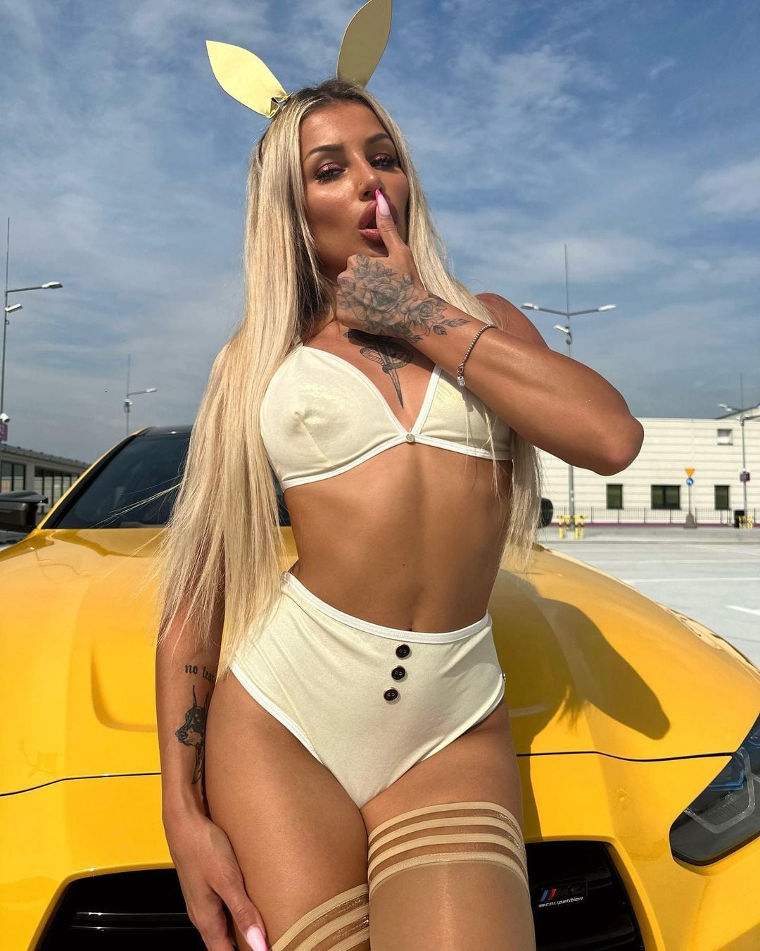 Laura Luxurydoll nude 3