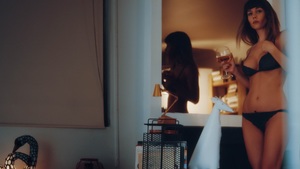 Laura Niles nude 5