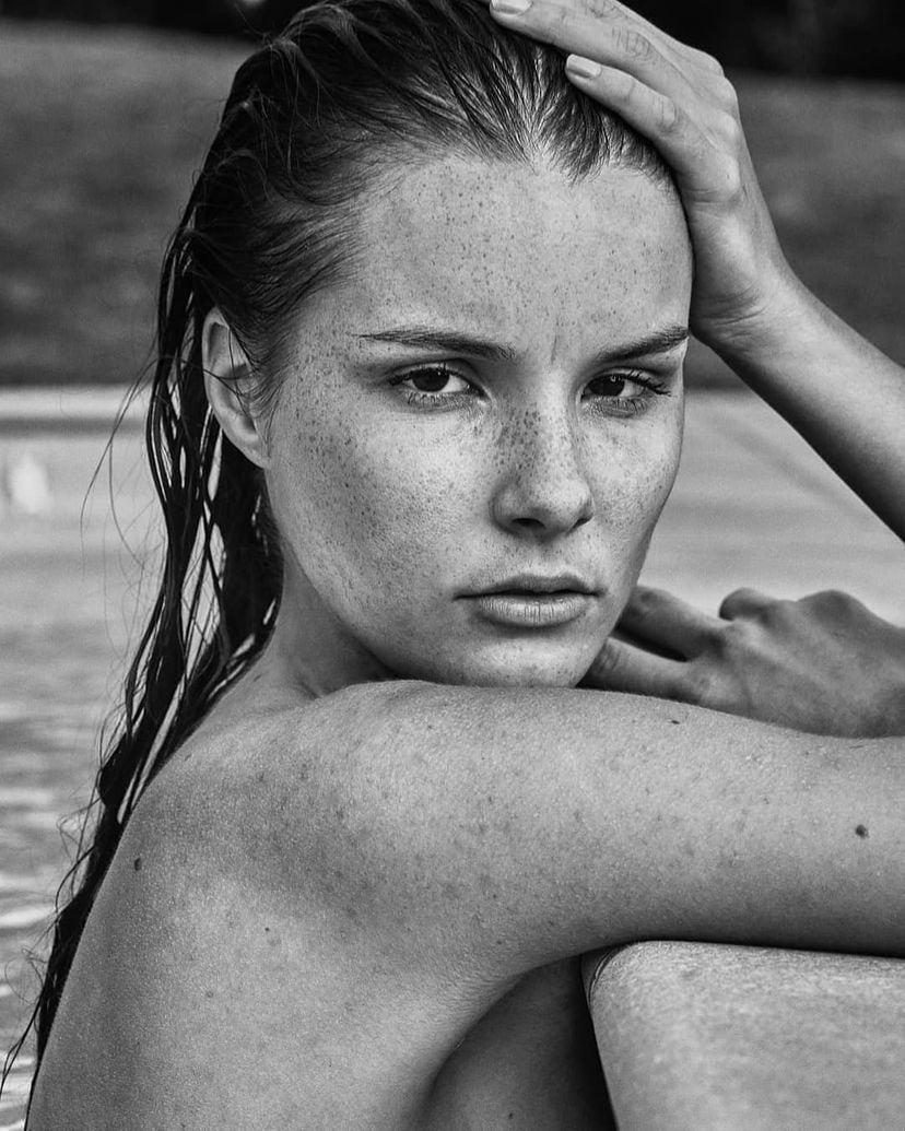 Laure Surlerivage nude 11