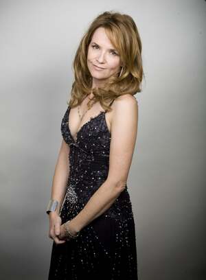 Lea Thompson nude 3