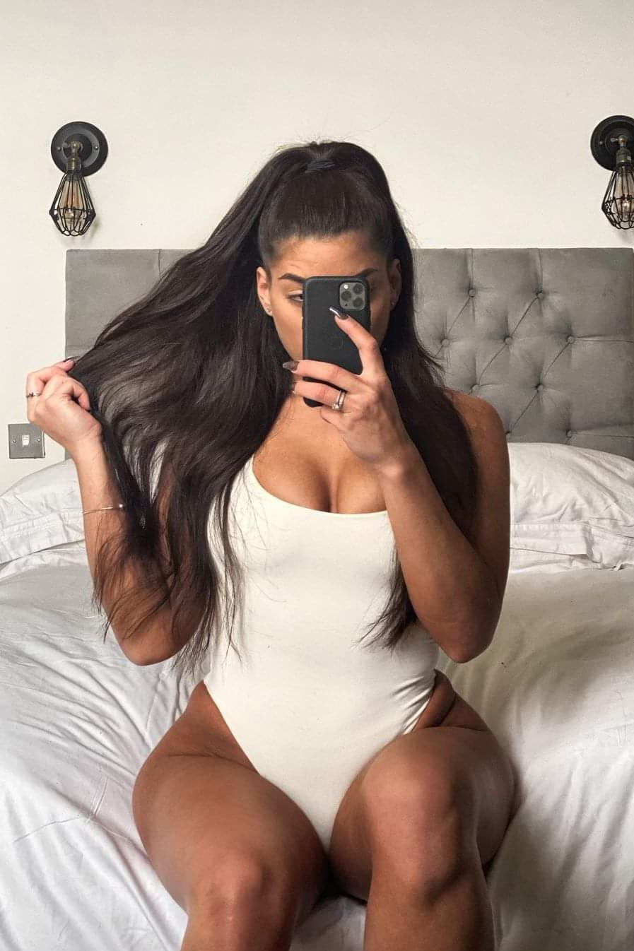 Leah Shutkever nude 4
