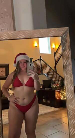 Leah Yerkins nude 3
