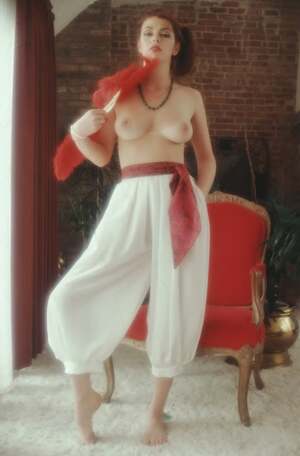 Lee Ann Lee nude 3