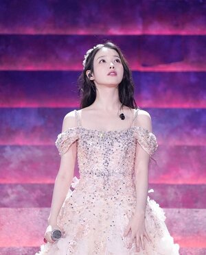 Lee Ji-eun nude 11