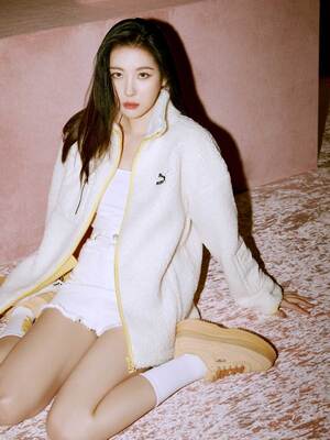 Lee Sun-mi nude 9