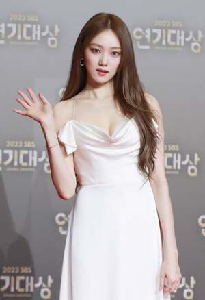 Lee Sung-Kyung nude 8