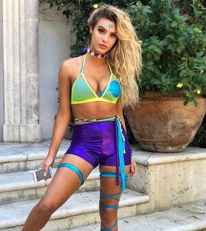 Lele Pons nude 3