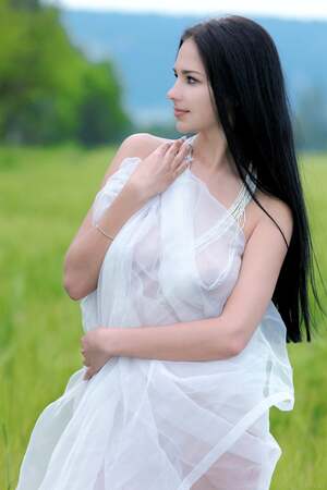 Leona E