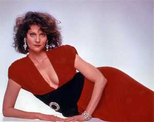 Lesley Ann Warren nude 8