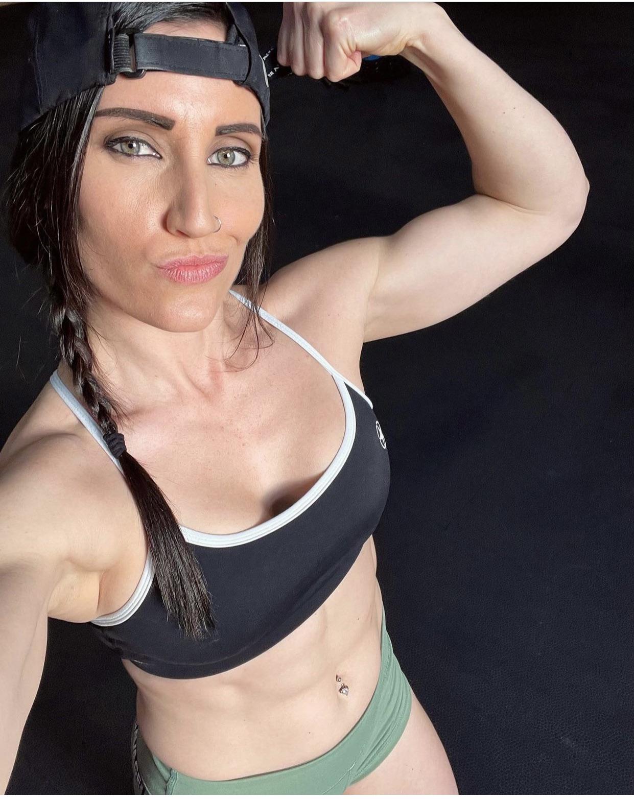 Lesley Cusumano nude 5