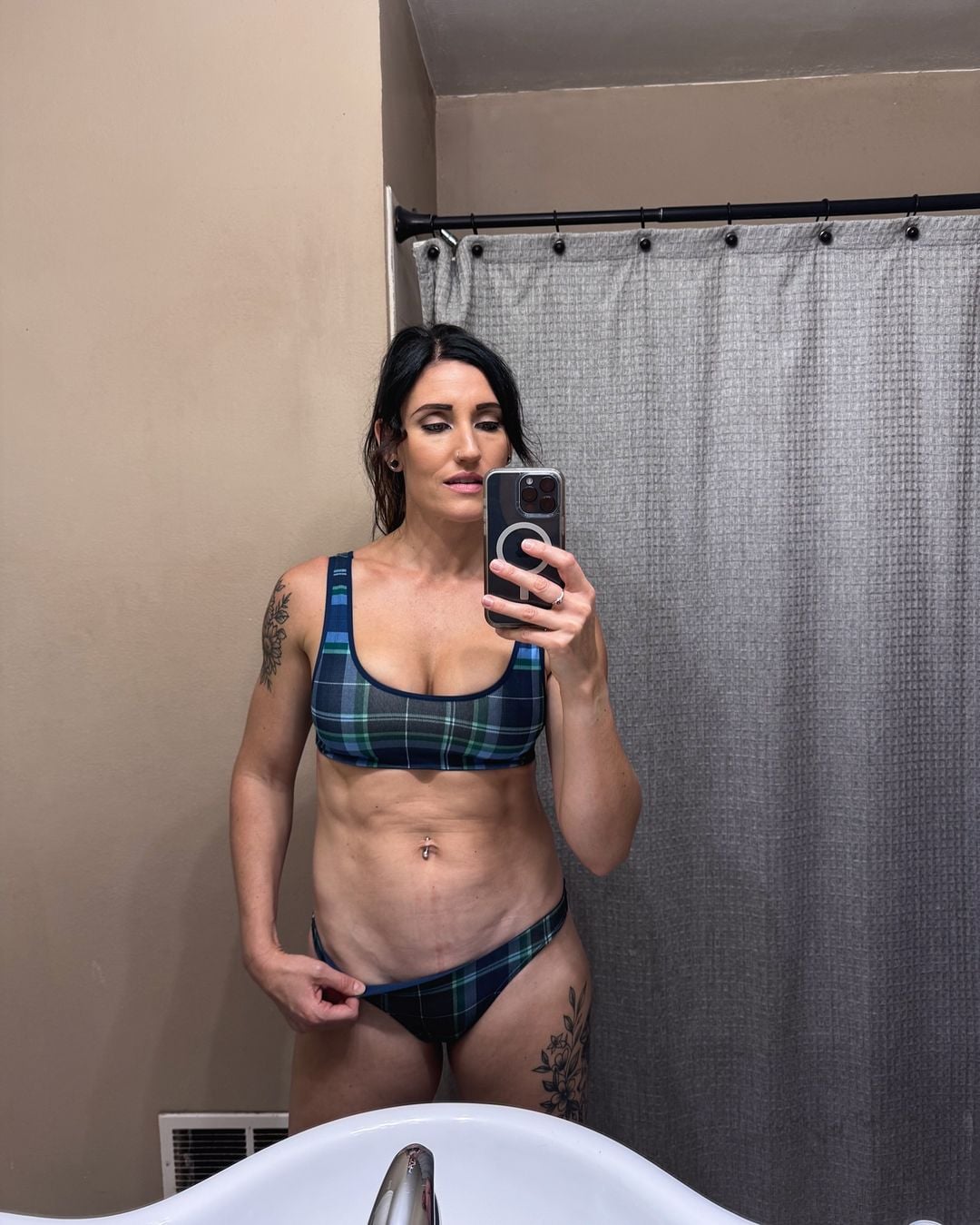 Lesley Cusumano nude 8