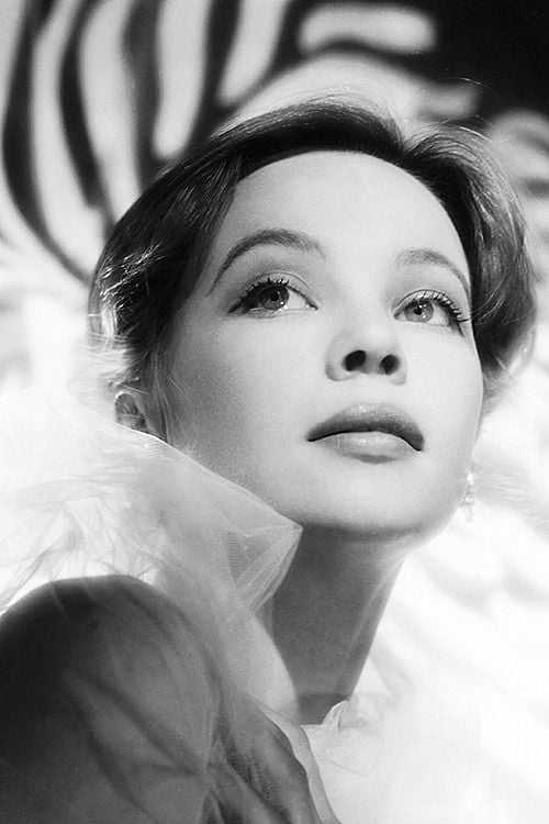 Leslie Caron nude 7