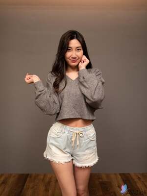 Li Er nude 3