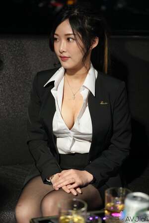 Li Nana nude 4