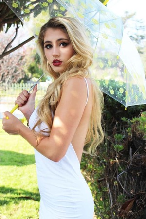 Lia Marie Johnson nude 10