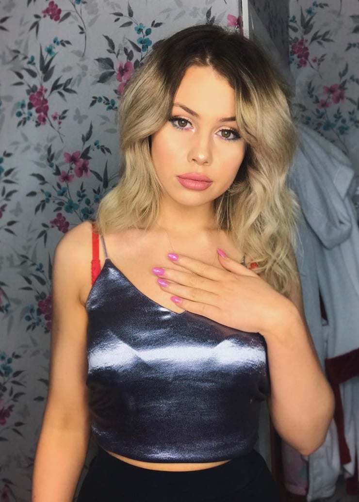 Liana Jade Brooker nude 6