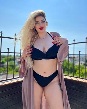 Lili Marko nude 3