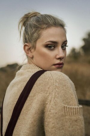 Lili Reinhart nude 5