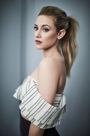 Lili Reinhart nude 6