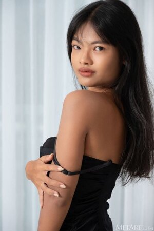 Lilly Narak nude 5