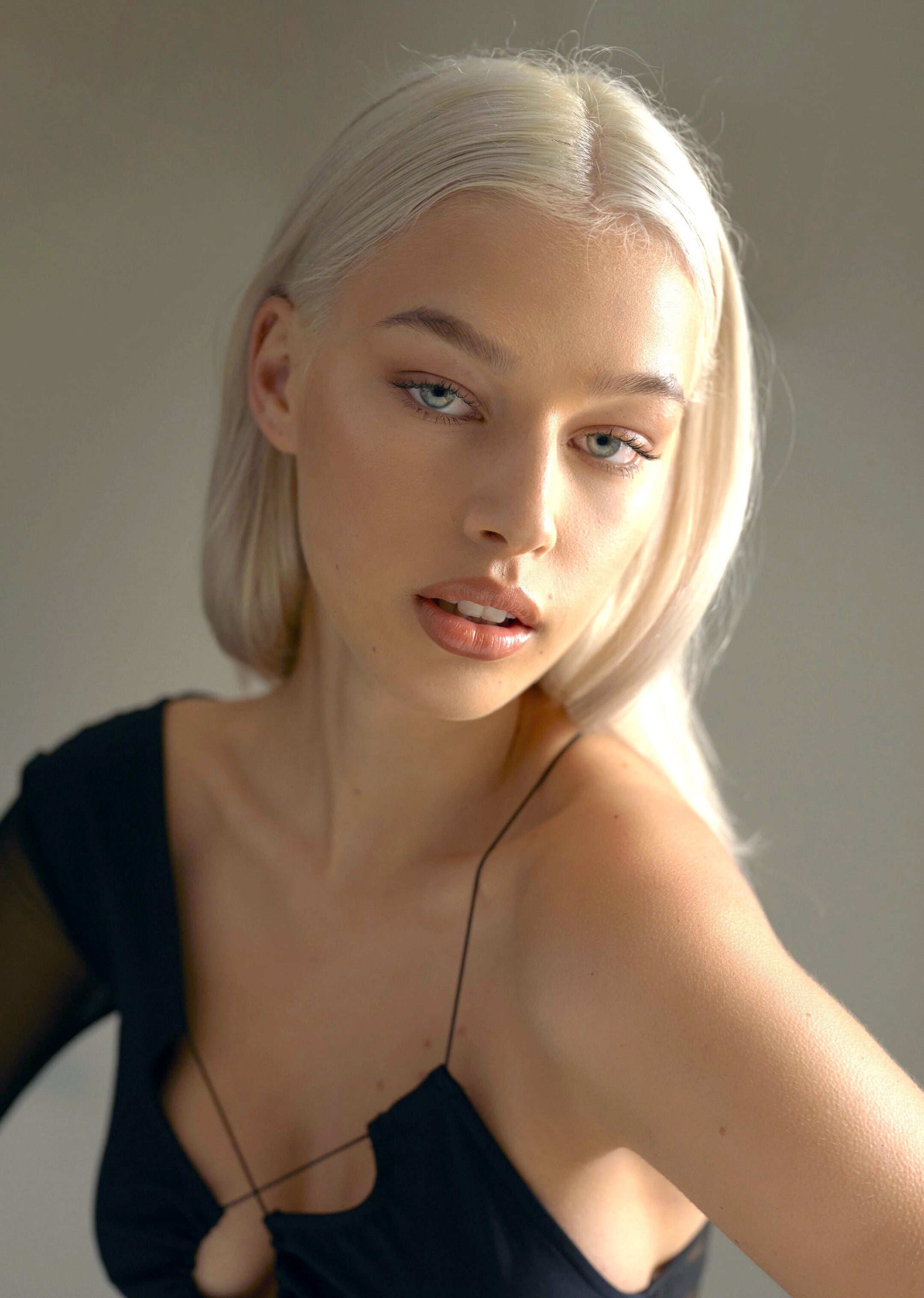 Lily Hoffman nude 12