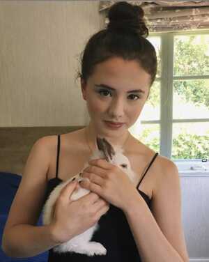 Lily Mo Sheen nude 5