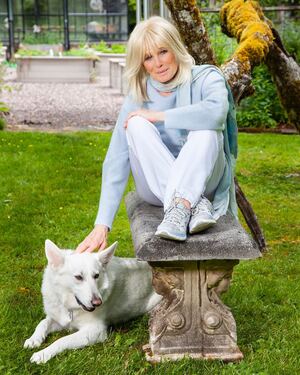 Linda Evans nude 7