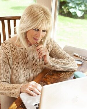 Linda Evans nude 8
