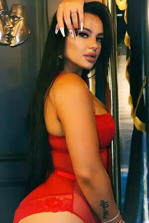 Linda La Madre nude 3