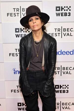 Linda Perry nude 2