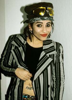 Linda Perry nude 4