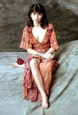 Linda Ronstadt nude 3