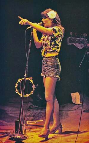 Linda Ronstadt nude 6