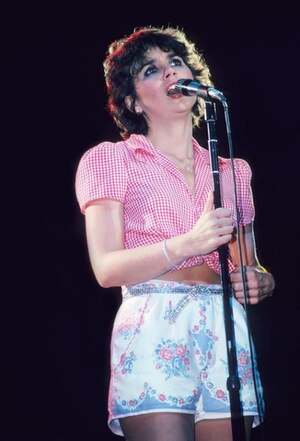 Linda Ronstadt nude 7