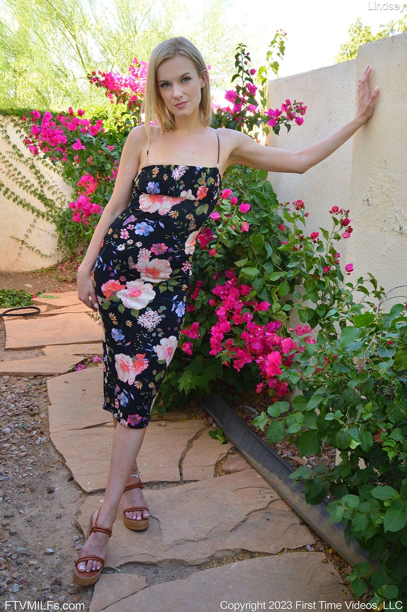 Lindsey Smith nude 4
