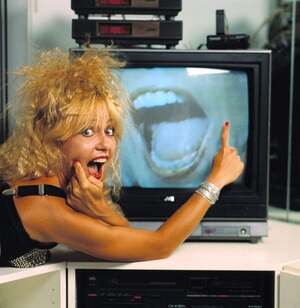 Linnea Quigley nude 9