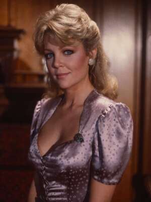 Lisa Hartman nude 8