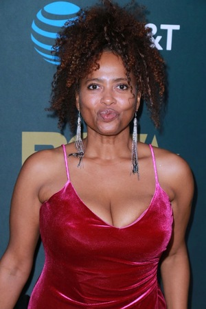 Lisa Nicole Carson nude 8