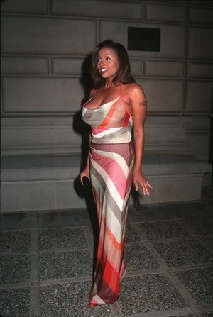 Lisa Nicole Carson nude 9