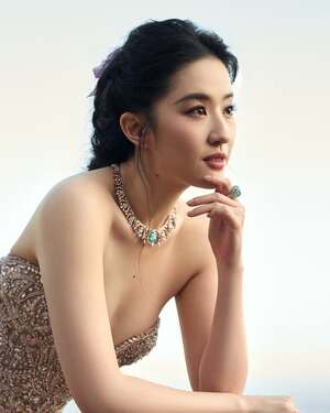 Liu Yifei nude 6