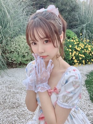 Liyuu nude 12